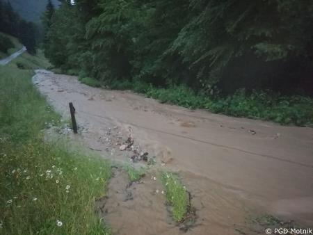 Včerajšnje močno neurje v Motniku (55)